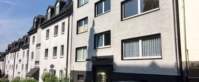 Frisch renovierte 2-Zi.-Whg. mit modernem Bad und Balkon - Foto 1
