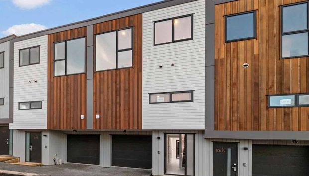 Warm & Bright New Townhouse - Photo 1