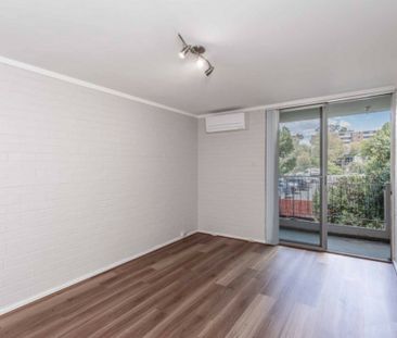 Freshly updated, in Vibrant Victoria Park - Photo 4