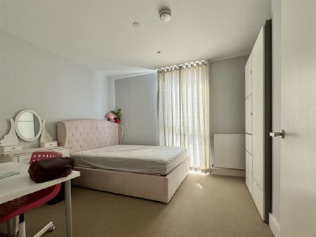 Marshgate Lane, London - Photo 4