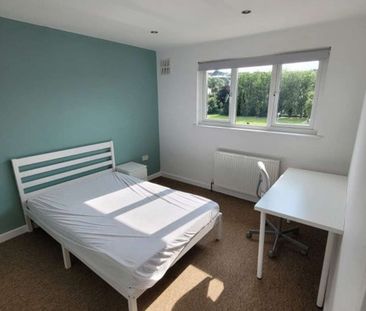 Old Hill Crescent Room 2 - Photo 2