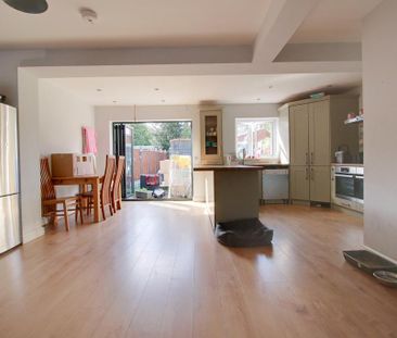 3 bedroom semi-detached house to rent - Photo 3