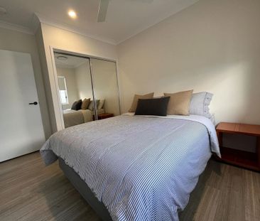 Stunning Large 4 Bedroom Home on Large Block - Photo 6