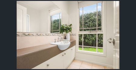 GREAT SIZED HOME | IDEAL LOCATION | STYLE AND COMFORT - Photo 4