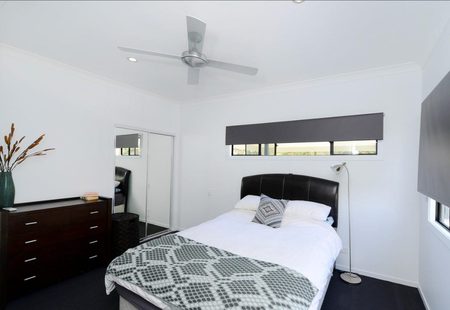 Stylish 4-Bedroom House in Vibrant Newtown - Photo 2