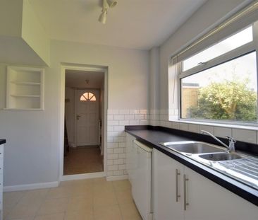 Ashlyn Close, Bushey, Hertfordshire - Photo 4