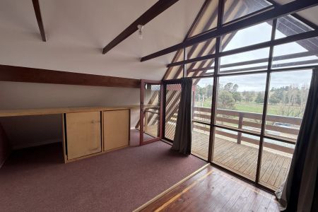 Charming 3 Bedroom Retreat with Stunning Country Views - Photo 3