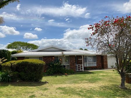 Kearneys Spring home with rumpus room - Photo 4