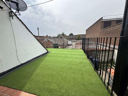 4 bedroom apartment to rent - Photo 3