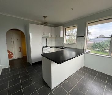 Neat 3-Bedroom Home - Right Here in Churchill - Photo 3