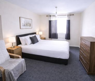 2 Bed Flat, City View, IG1 - Photo 3