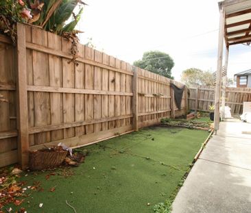 Beautiful 3 bedrooms townhouse in Noble Park central - Photo 4