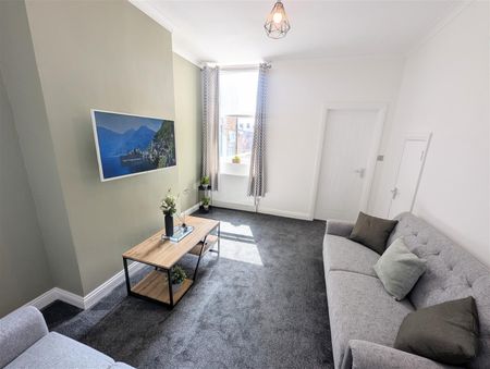 1 Beds - Terraced House - - Photo 2