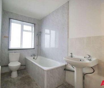 High Street, Hornchurch, RM11 - Photo 6