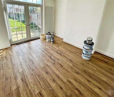 3 bedroom end of terrace house to rent - Photo 3