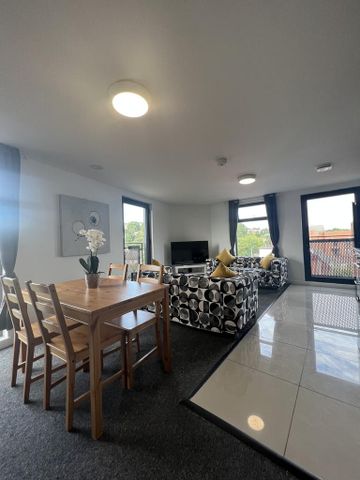 1 bedroom in a flat share to rent - Photo 2