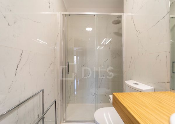 Apartamento T2 renovado para arrendar na Rua São João Bosco