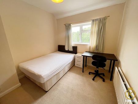 5 bedroom semi-detached house to rent - Photo 4