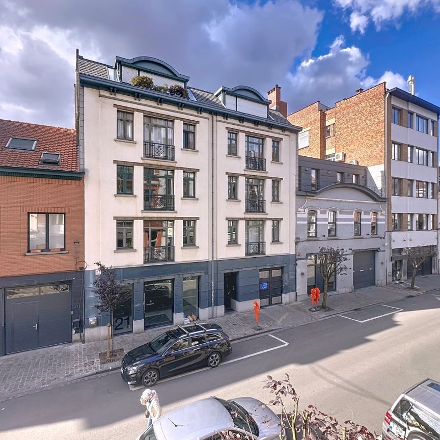 Gemeubileerd appartement met 1 slaapkamer te huur in Elsene - Photo 1