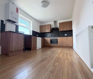 3 bedroom flat to rent - Photo 4