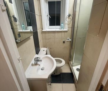 1 Bed Flat, North End Road, NW11 - Photo 2