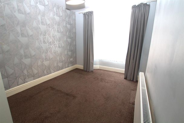 1 bedrooms Flat for Sale - Photo 1