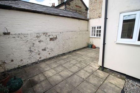 1 bedroom semi-detached house to rent - Photo 3
