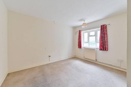 3 bedroom flat to rent - Photo 2