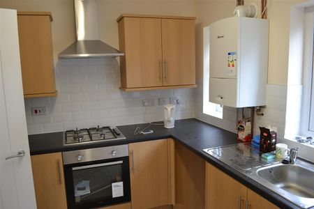 3 Beds - Terraced House - - Photo 4