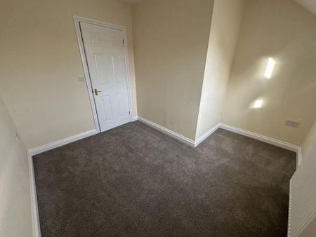 3 bedroom end of terrace house to rent - Photo 5