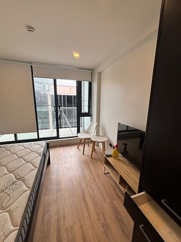 Stylish 1 Bedroom Central Apartment - Photo 3