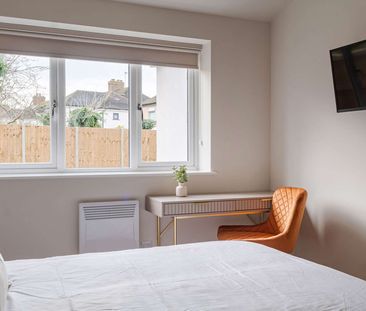 Impeccably built six-bedroom house share, designed for modern Cambr... - Photo 3