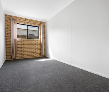 Low maintenance unit Close to Town - Photo 3