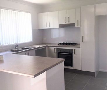 NEW IN BLACKWALL - Photo 1