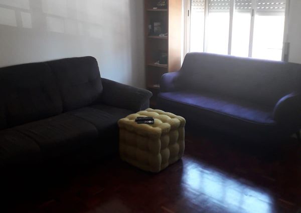 Quarto para arrendar a pessoa genero feminino em Alges