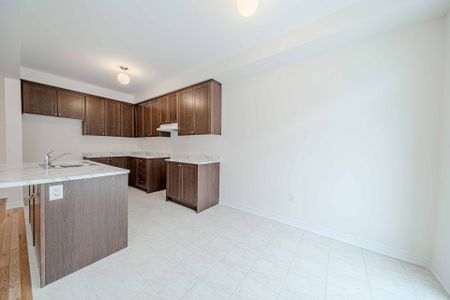 For Lease - 2057 Horace Duncan Crescent, Oshawa, Ontario - Photo 4