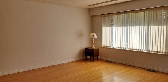 3 Bedroom suite for rent close to Joyce skytrain & transit - Photo 2