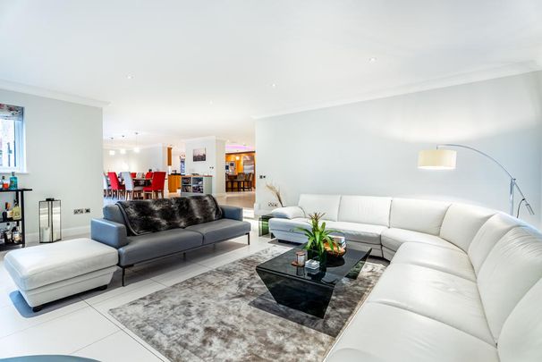 6 bedroom detached house to rent - Photo 1