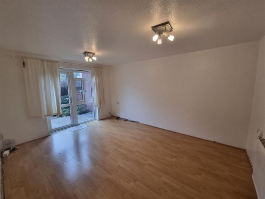 Singleton Close, Croydon - Photo 1