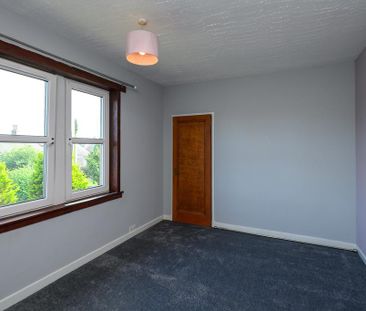 3 bedroom flat to rent - Photo 5