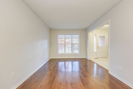 For Lease - 3045 Abernathy Way, Oakville, Ontario - Photo 3