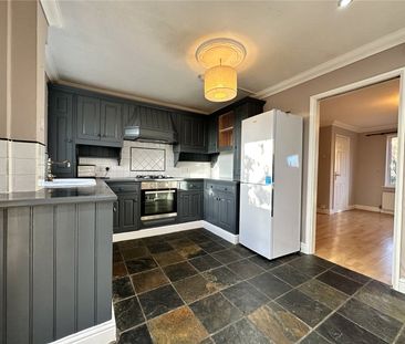 15, Abbeydale Oval, Kirkstall, Leeds, West Yorkshire, LS5 3RF - Photo 6