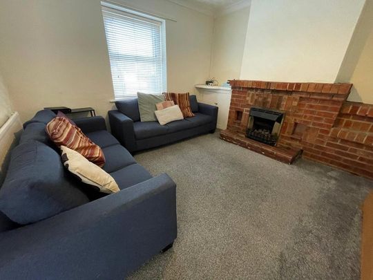 5 bedroom detached house to rent - Photo 1