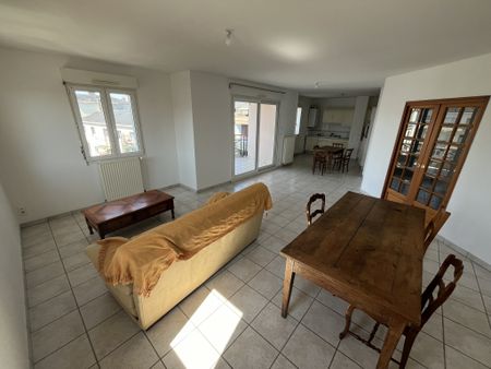 BOURGES - Quartier Marronniers -T4 avec terrasse, balcon, garage, parking et cave. - Photo 5