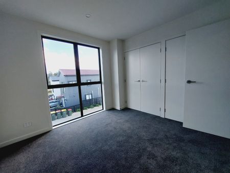 Spacious 3-Bedroom Home in Totara Park - Photo 2