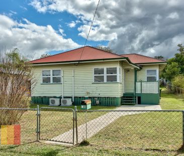 REFURBISHED 3 BEDROOM HOUSE WITH AIR CONDITIONING - Photo 2