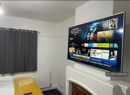 1 bedroom in a house share to rent - Photo 3