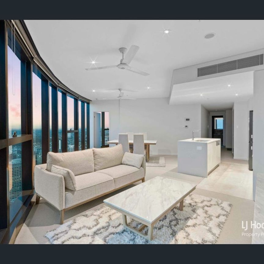 Sky-High City Living | Luxury 2-Bedroom Apartment in Brisbanes Premier Skyrise - Photo 1
