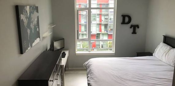 Spacious 2 bedroom + den – Olympic Village - Photo 2