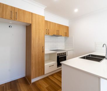 New near low maintenance living! 3 bedrooms (including 1 downstairs) - Photo 5